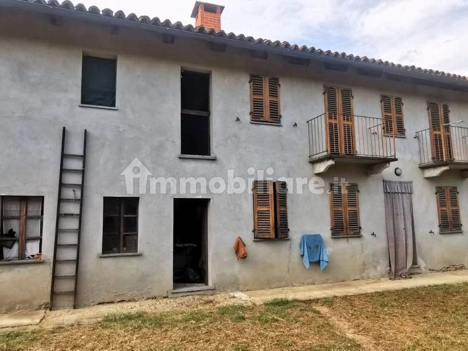 Cascina con giardino e fienile, Asti · Quarto Superiore: foto 1 di 4