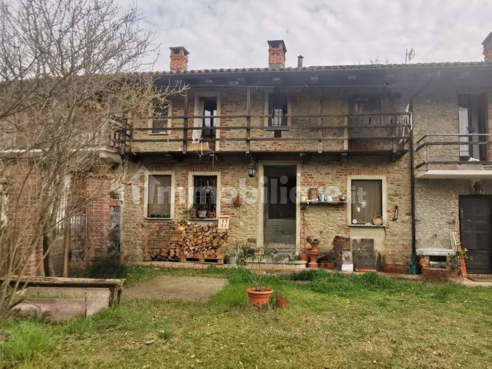 House in the woods, renovated, Casalborgone: photo 1 of 4