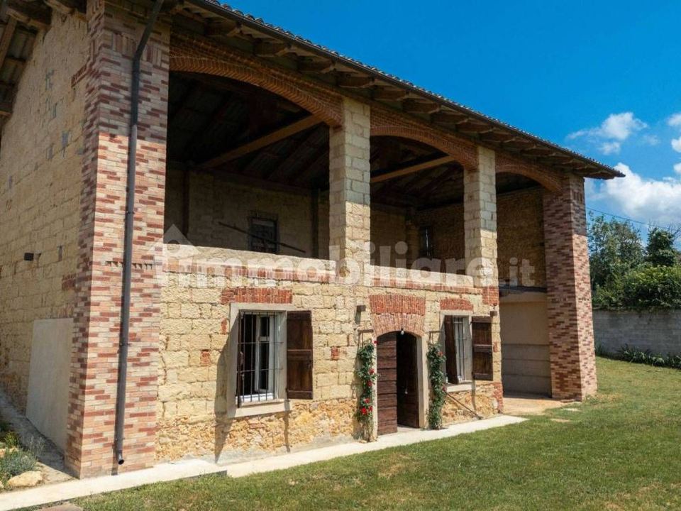 Restored stone farmhouse, Grazzano Badoglio: photo 1 of 4