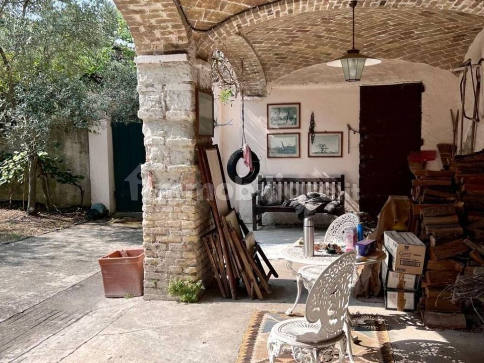 House with courtyard and garden, Moncalvo: photo 1 of 4
