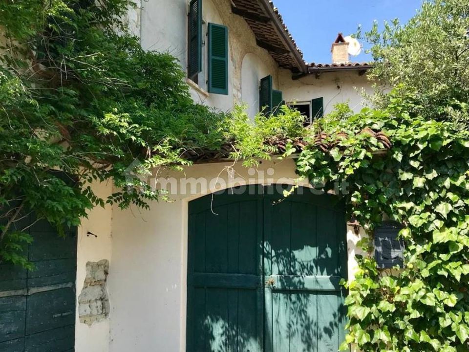 House with courtyard and garden, Moncalvo: photo 3 of 4