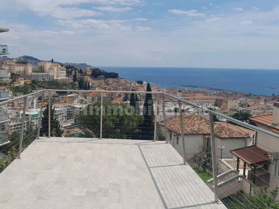 Sea-view flat with terrace, Sanremo · Corso degli Inglesi: photo 1 of 4