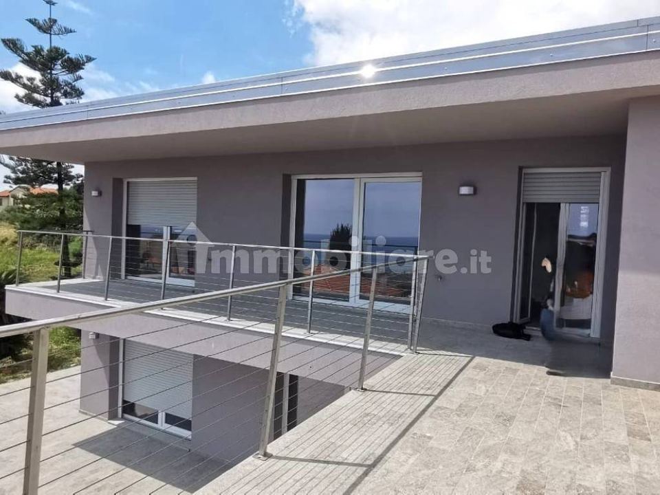 Sea-view flat with terrace, Sanremo · Corso degli Inglesi: photo 2 of 4