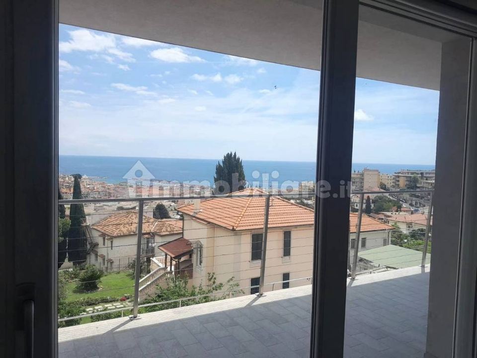 Sea-view flat with terrace, Sanremo · Corso degli Inglesi: photo 3 of 4