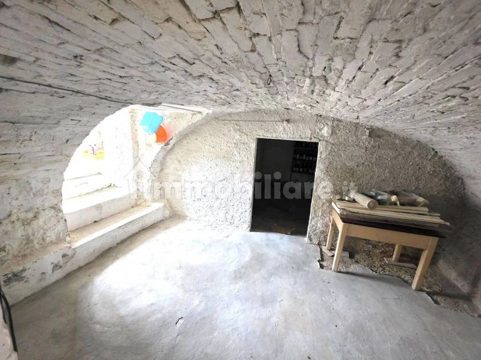 Casa con cortile e tre abitazioni, Tonco: foto 3 di 4